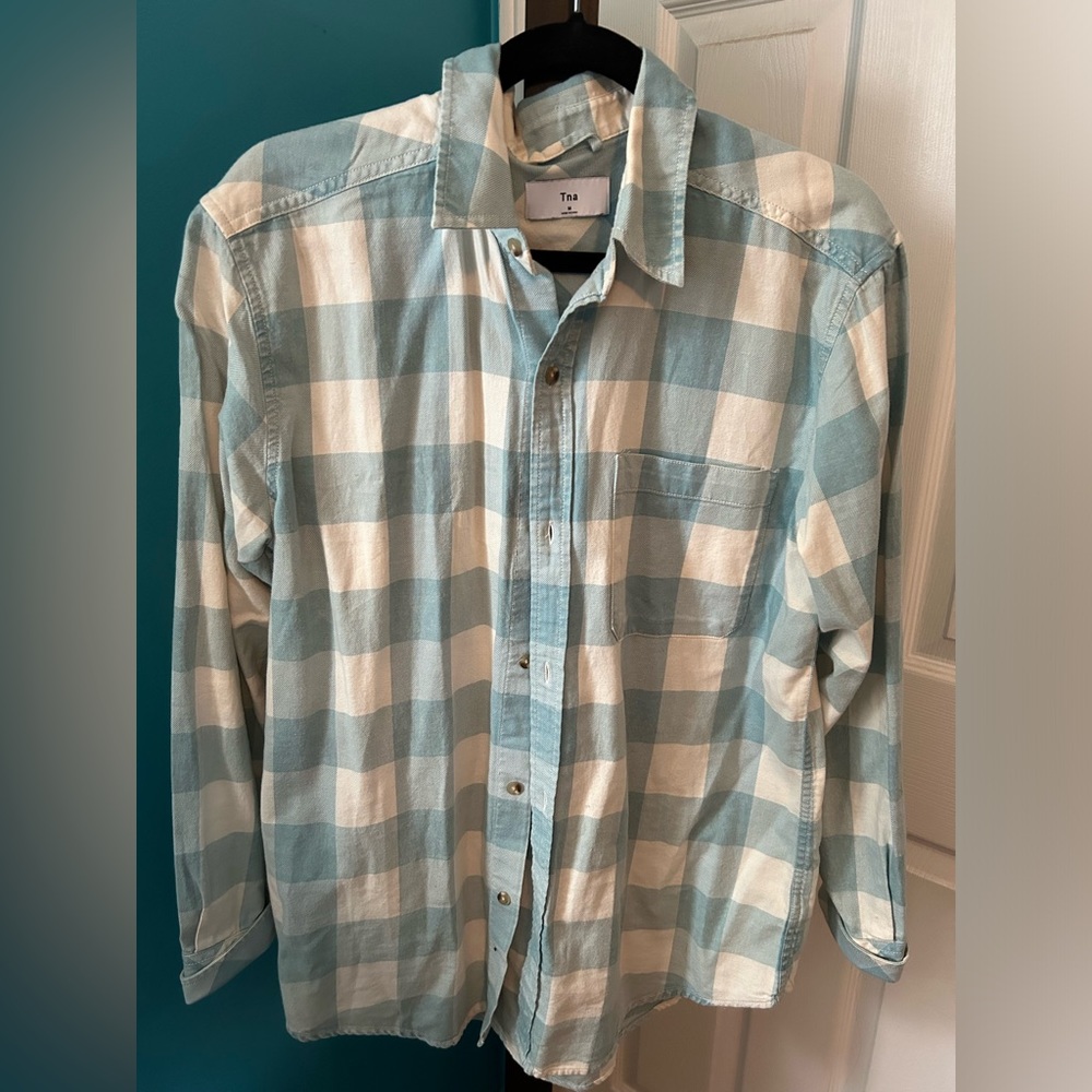 Tna button down